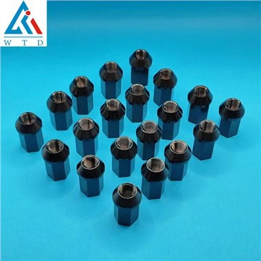 Titanové matice s uzavřeným koncem